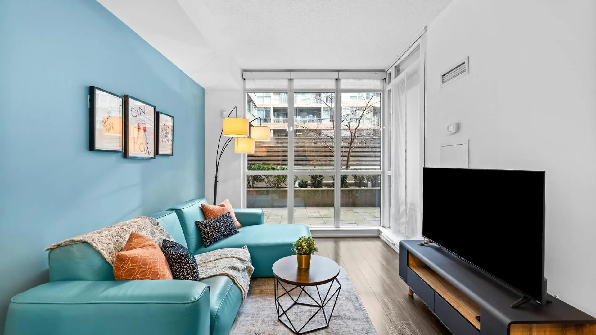 Charming 2Br Condo Near Cn Tower & Harbourfront Toronto Canada