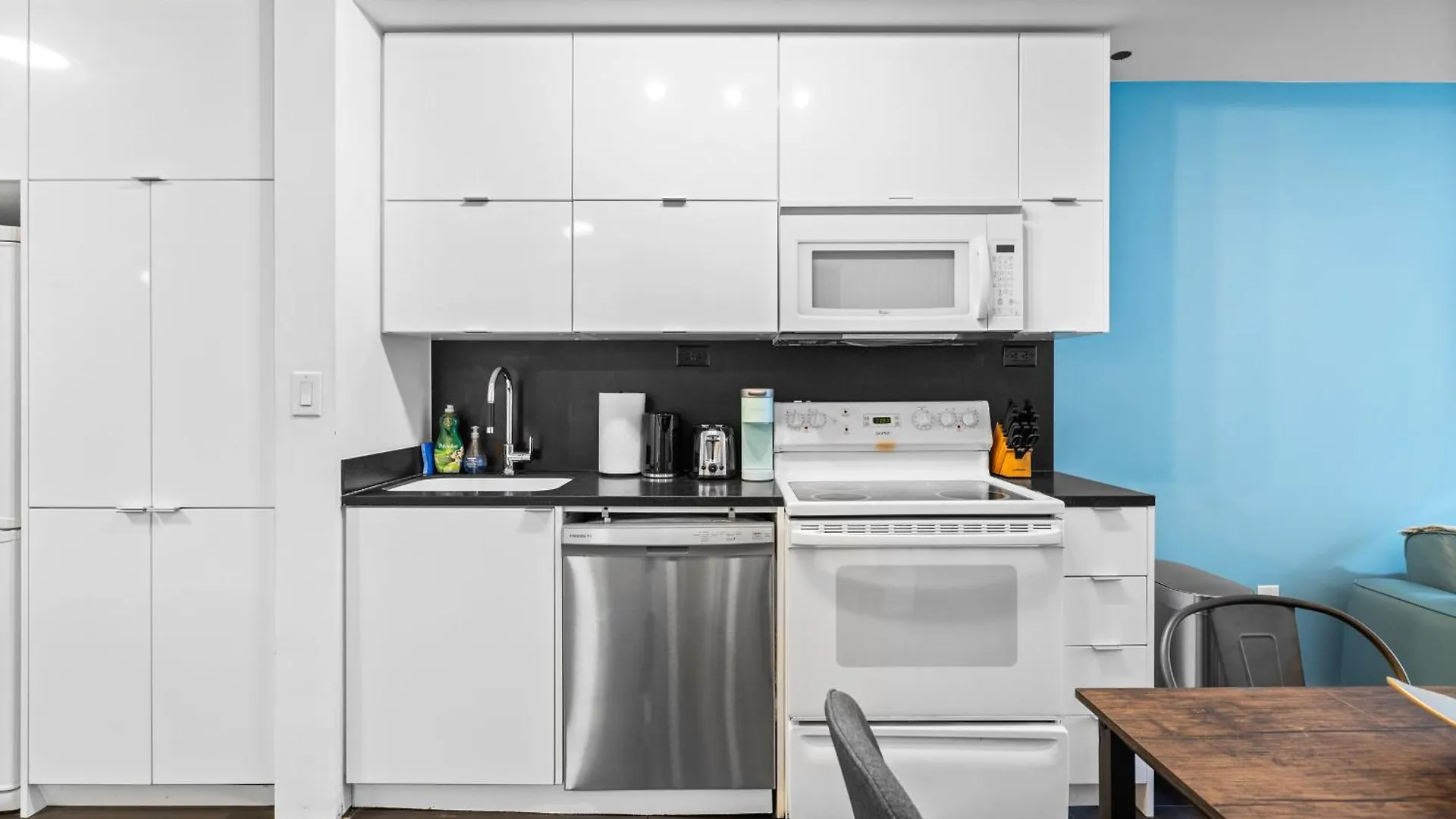 Charming 2Br Condo Near Cn Tower & Harbourfront Toronto 0*,  Canada