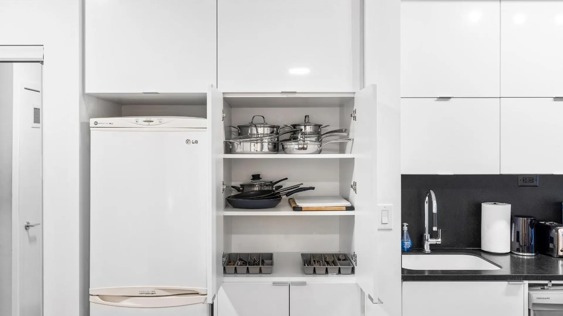 Apartment Charming 2Br Condo Near Cn Tower & Harbourfront Toronto